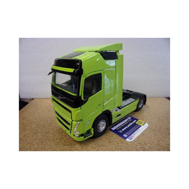 Volvo FH Globetrotter XL Neon Green 2023 S2400107 Solido 1/24