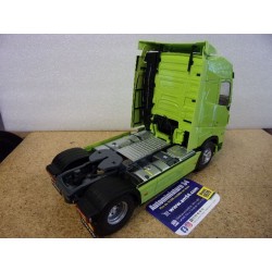 Volvo FH Globetrotter XL Neon Green 2023 S2400107 Solido 1/24