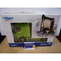 Volvo FH Globetrotter XL Neon Green 2023 S2400107 Solido 1/24