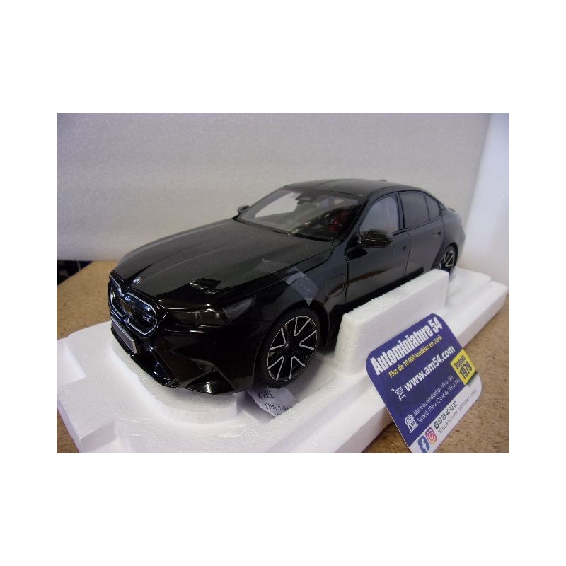BMW M5 CSL Black Met. 2024 110023801 Minichamps