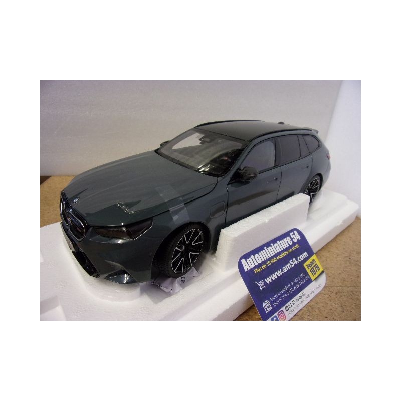 BMW M5 Touring Grey Met. 2024 110023901 Minichamps