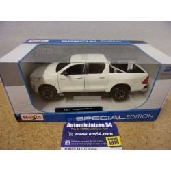 Toyota Hilux White 1:27 32920WT Maisto