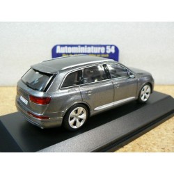 Audi Q7 Grey 5011407633 Spark