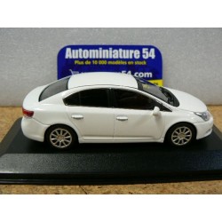 Toyota Avensis white 2009 400166900 Minichamps