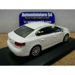 Toyota Avensis white 2009 400166900 Minichamps