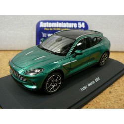 Aston Martin DBX Green met....