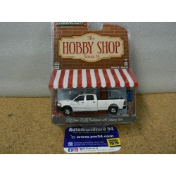 Dodge RAM 2500 Tradesman + poubelle " The hobby Shop" 97130-F Greenlight 1.64ième