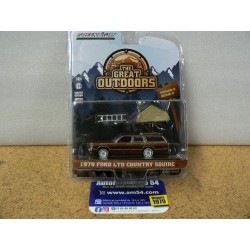 Ford LTD Country Squire 1979 Camper "The Great Outdoors" green38030-C Greenlight 1.64ième