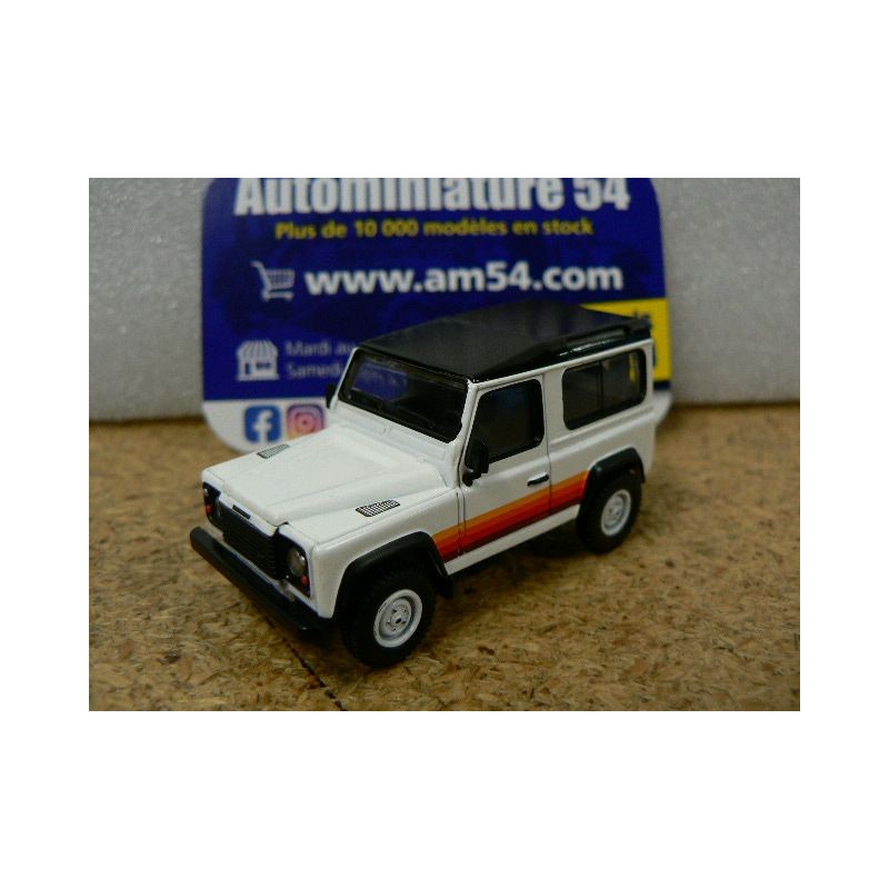 Land Rover Defender 90 Wagon White MGT00378 True Scale Models Mini GT