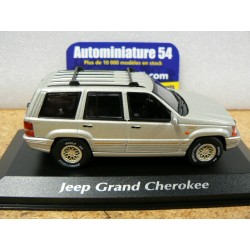 Jeep Grand Cherokee Silver 1995 940149661 MaXichamps