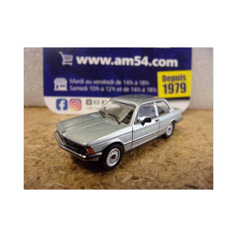 Bmw 323i light Blue Met. 1975 1/87 870020000 Minichamps