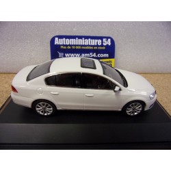 Volkswagen Passat 7 white 2010 450743100 Schuco