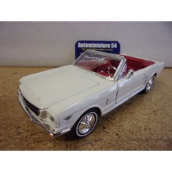 Ford Mustang cabrio White...