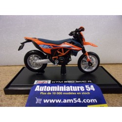 KTM 690 SMC-R 2023 1:18 39300-23092 Maisto