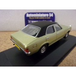Ford Cortina MK3 1600L Fern Green VA10303 Corgi Vanguards