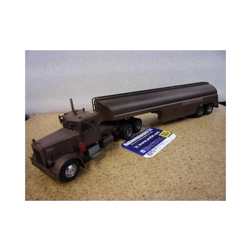 Peterbilt 281 + Tanker Rust Version " Duel Movie"  1955 TTR038 Ixo Models
