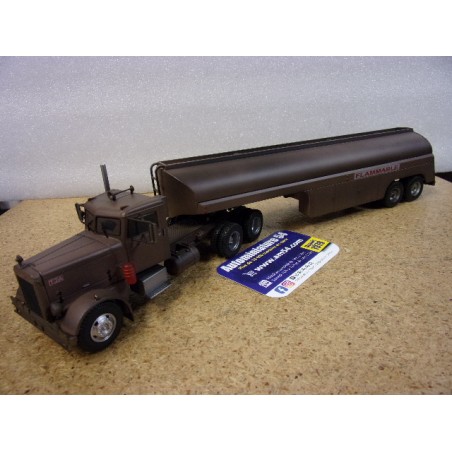 Peterbilt 281 + Tanker Rust Version " Duel Movie"  1955 TTR038 Ixo Models