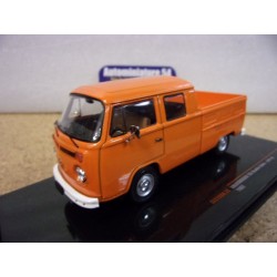 Volkswagen Combi T2b Double Cabine Orange 1982 CLC598 Ixo Models