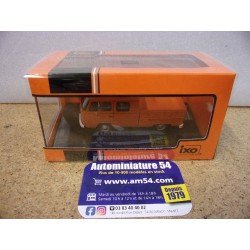 Volkswagen Combi T2b Double Cabine Orange 1982 CLC598 Ixo Models