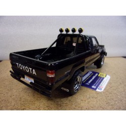 Toyota Hilux SR5 Glossy Black 1985 " Retour vers le futur" Tribute  OT481B OttoMobile