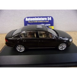 Volkswagen Passat 7 Mocca Anthrazit 2010 07432 Schuco